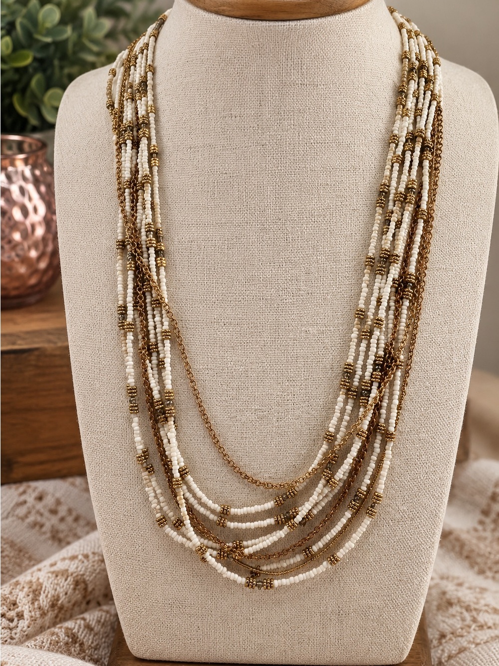 chico’s Layered Beaded Necklace in White & Gold Like New (BN4/po)